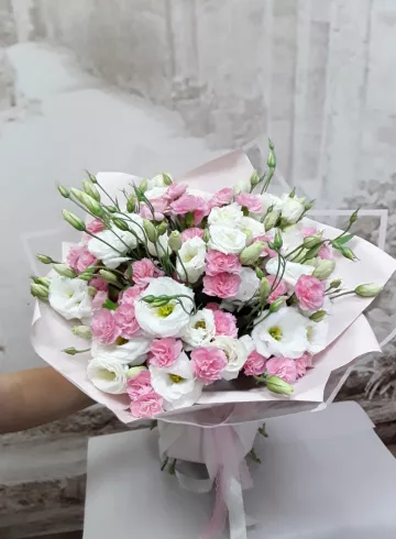 Букет с эустомой «Воздушный пудинг» от интернет-магазина цветов в 