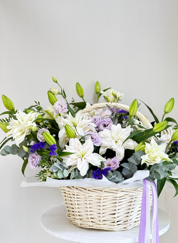 Композиция с лилией «Признание» от интернет-магазина цветов в 