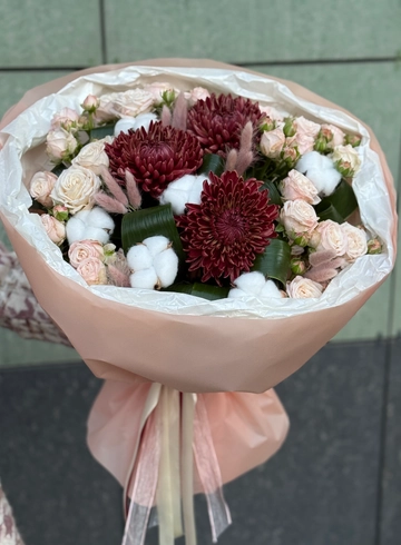 Букет с хризантемой «Восхищение» от интернет-магазина цветов в 