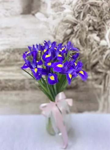 Букет из 15 ирисов «Синева ирисов» от интернет-магазина цветов в 