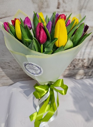 Букет из тюльпанов &laquo;Весенний&raquo; от интернет-магазина цветов в 