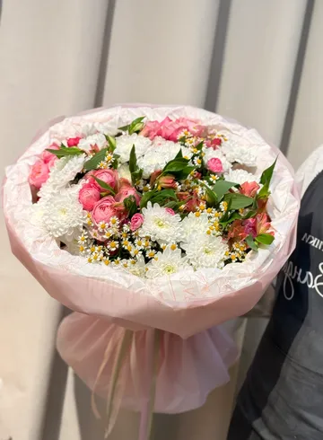 Букет с хризантемой &laquo;Прогулка&raquo; от интернет-магазина цветов в 