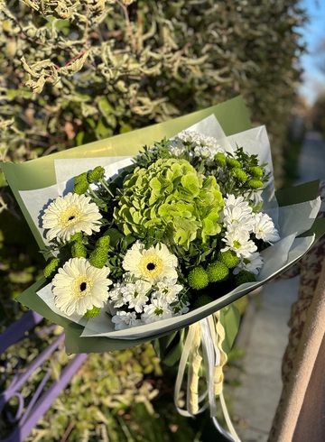 Букет с гортензией «Жемчужина» от интернет-магазина цветов в 