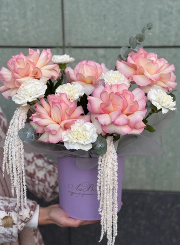 Композиция из роз «Солнечный день» от интернет-магазина цветов в 