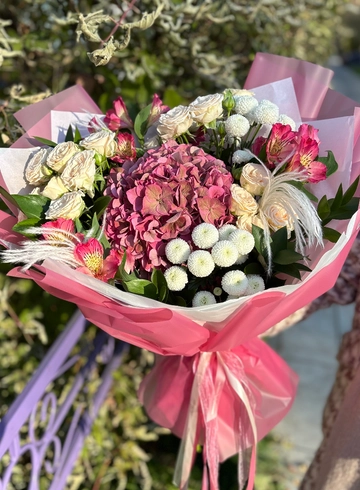 Букет с гортензией «Признание» от интернет-магазина цветов в 