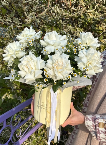 Композиция с розой «Обояшка» от интернет-магазина цветов в 