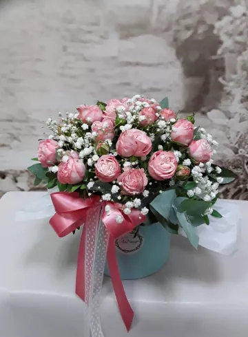 Композиция в коробке «Цветочный соблазн» от интернет-магазина цветов в 