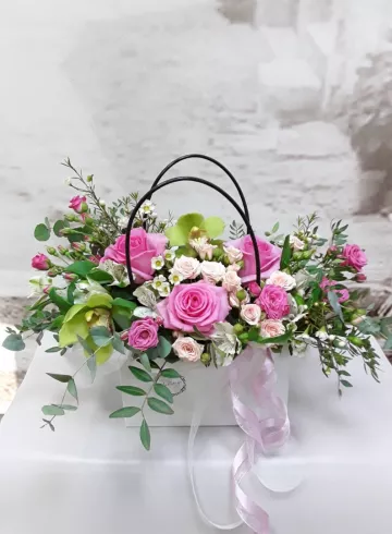 Композиция в плайм-пакете «Счастье» от интернет-магазина цветов в 