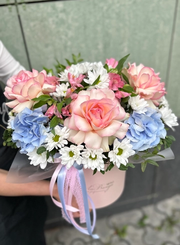 Композиция с розами «Милена» от интернет-магазина цветов в 