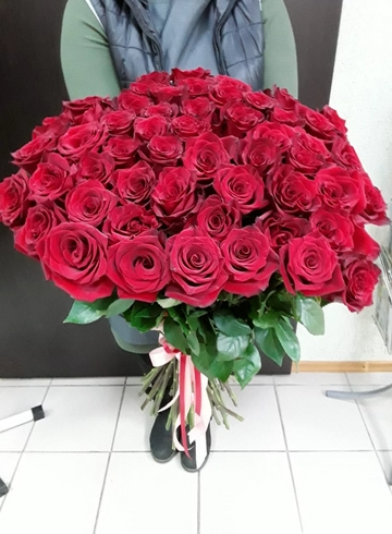 Букет 51 красных роз от интернет-магазина цветов в 