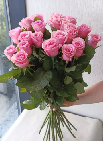 Букет из 19 розовых роз от интернет-магазина цветов в 