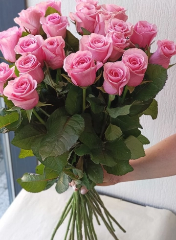 Букет из 21 розовой розы от интернет-магазина цветов в 