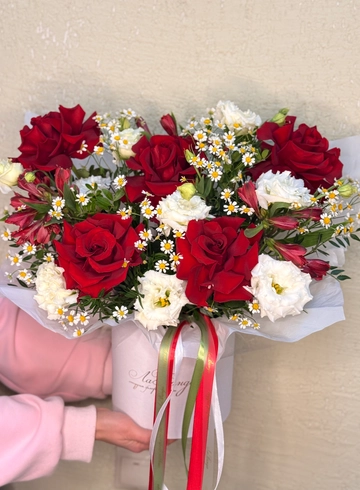 Композиция с розами &laquo;Танго&raquo; от интернет-магазина цветов в 