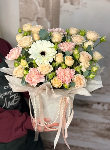 Композиция с герберой &laquo;Романтизм&raquo; от интернет-магазина цветов в 