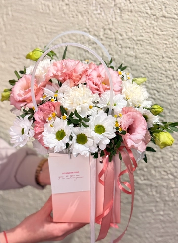 Композиция с эустомой «Невероятная» от интернет-магазина цветов в 