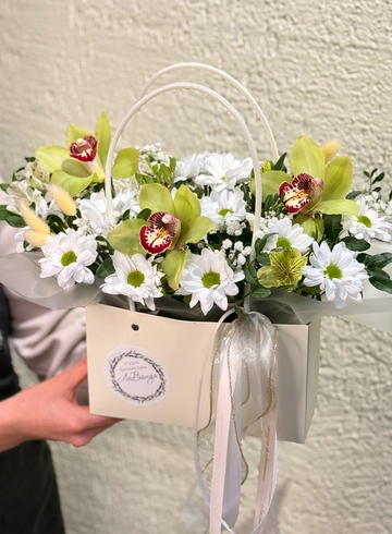 Композиция с орхидеей «Необычная» от интернет-магазина цветов в 