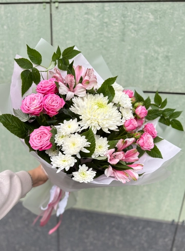 Букет с хризантемой «Летняя свежесть» от интернет-магазина цветов в 