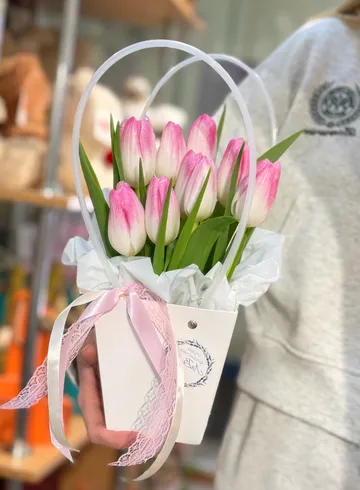 Композиция из тюльпанов &laquo;Весеннее солнце&raquo; от интернет-магазина цветов в 