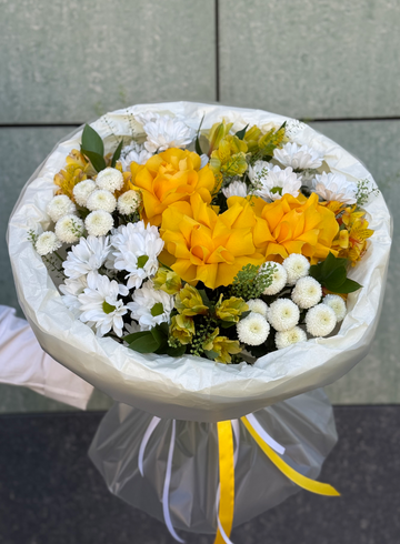 Букет с розами «Люблю» от интернет-магазина цветов в 