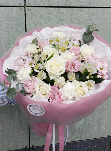 Букет с розами «Зефир» от интернет-магазина цветов в 