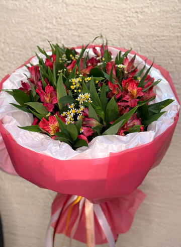 Букет из альстромерий «Нежность весны» от интернет-магазина цветов в 