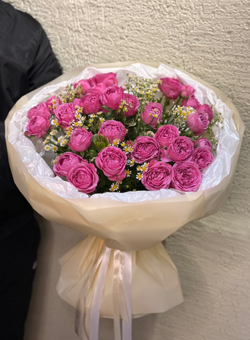 Букет из кустовой розы «Клубника» от интернет-магазина цветов в 