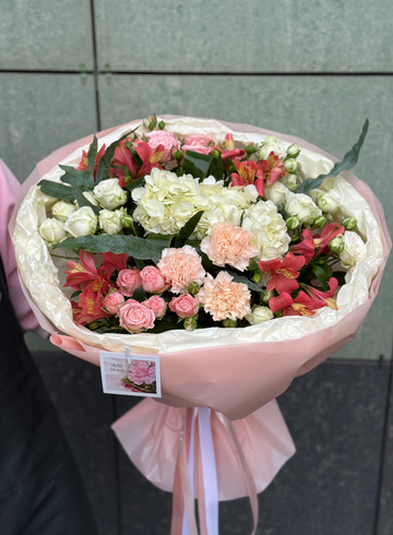 Букет с гортензией &laquo;Зефирный&raquo; от интернет-магазина цветов в 