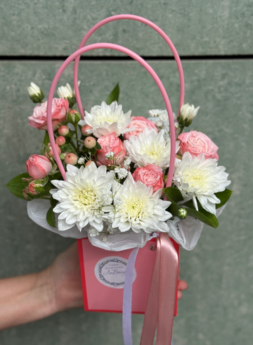 Композиция с кустовой розой «Принцесса» от интернет-магазина цветов в 